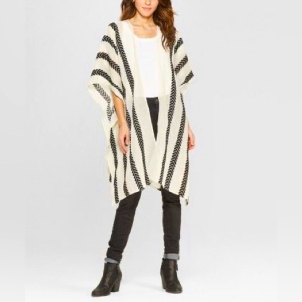 Universal Thread Kimono
